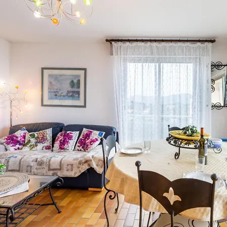 아파트 Les Coteaux Du Preconil-5 By Interhome