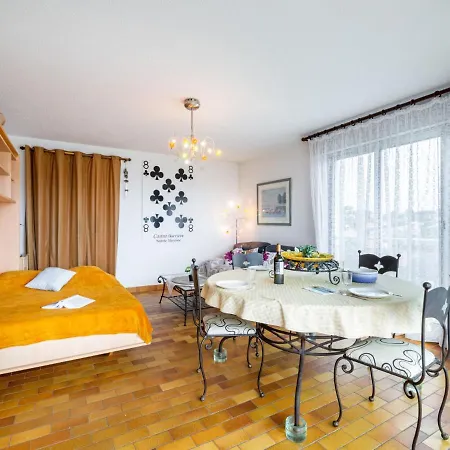 Les Coteaux Du Preconil-5 By Interhome Daire